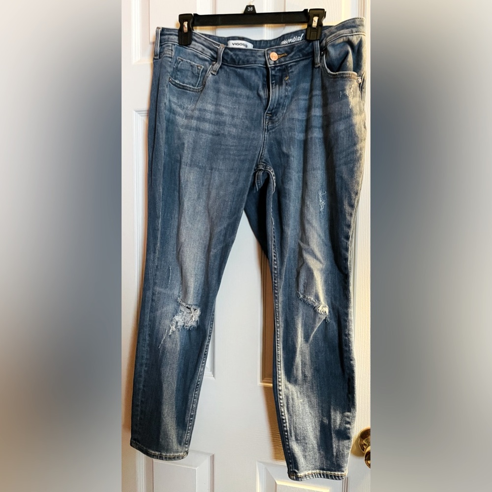 Vigoss distressed knee jeans